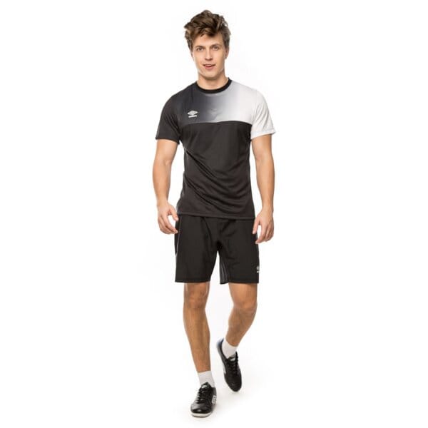 Spodenki męskie UMBRO SZORTY UX TRAINING WOVEN 64048u060 kolor czarny