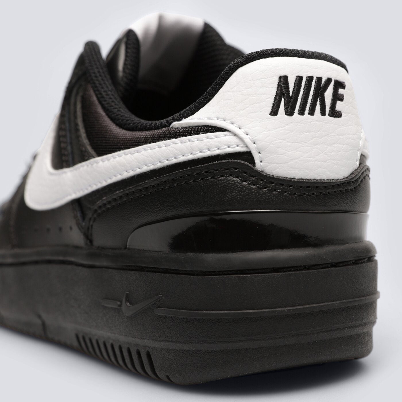 Buty sportowe damskie NIKE GAMMA FORCE fq6476-010 kolor czarny