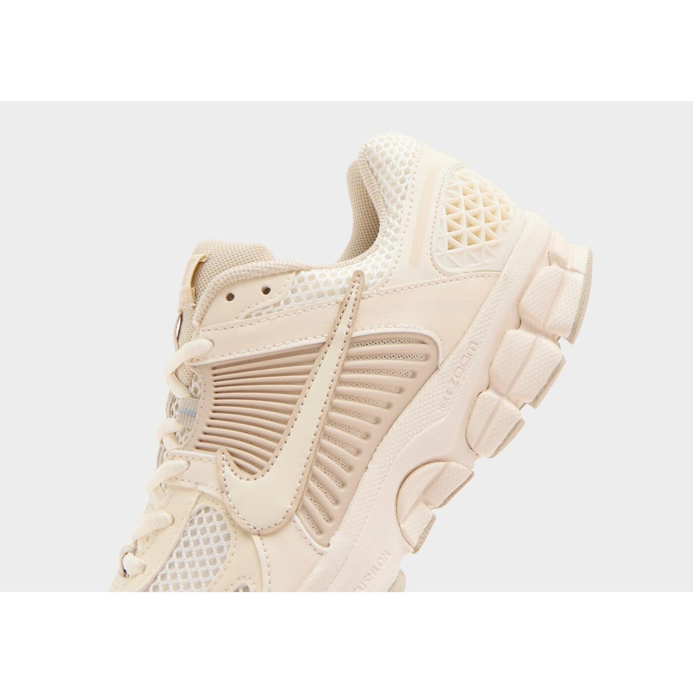 Buty sportowe damskie NIKE W ZOOM VOMERO 5 GCEL GCEL fq6868-111 kolor beżowy