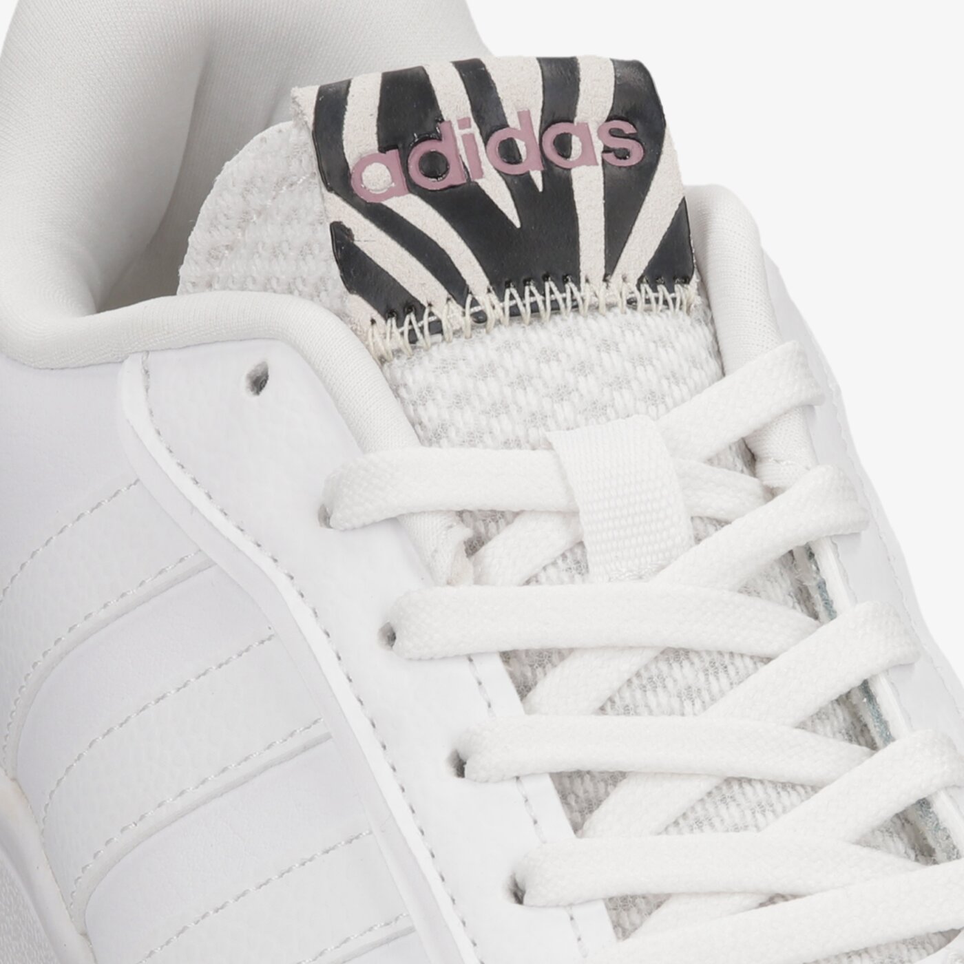 Buty sportowe damskie ADIDAS POSTMOVE SE gy6123 kolor biały