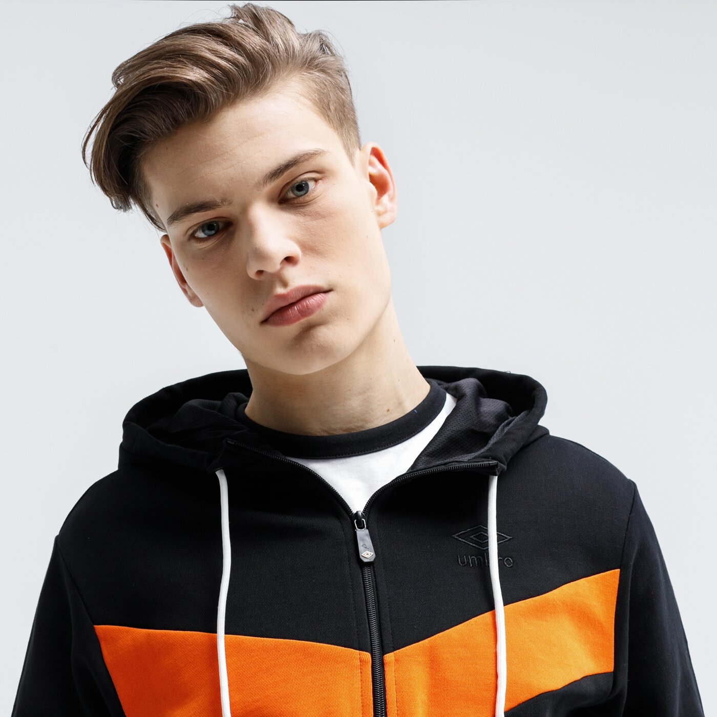 Bluza męska UMBRO BLUZA Z KAPTUREM BAVE ul120blm40002 kolor czarny