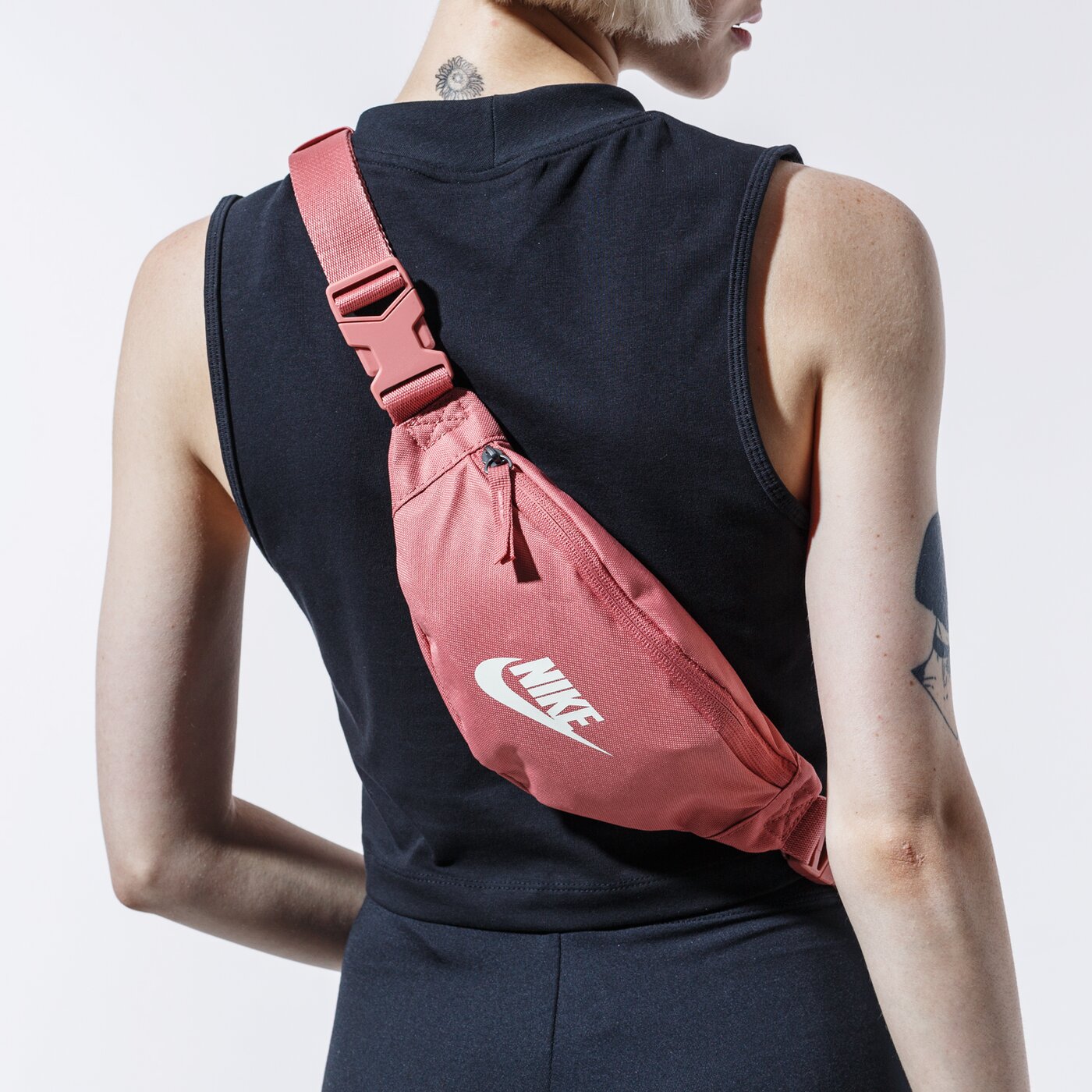 Nerka (saszetka na pas) damska sportowa NIKE NERKA NIKE HERITAGE cv8964-689 kolor różowy