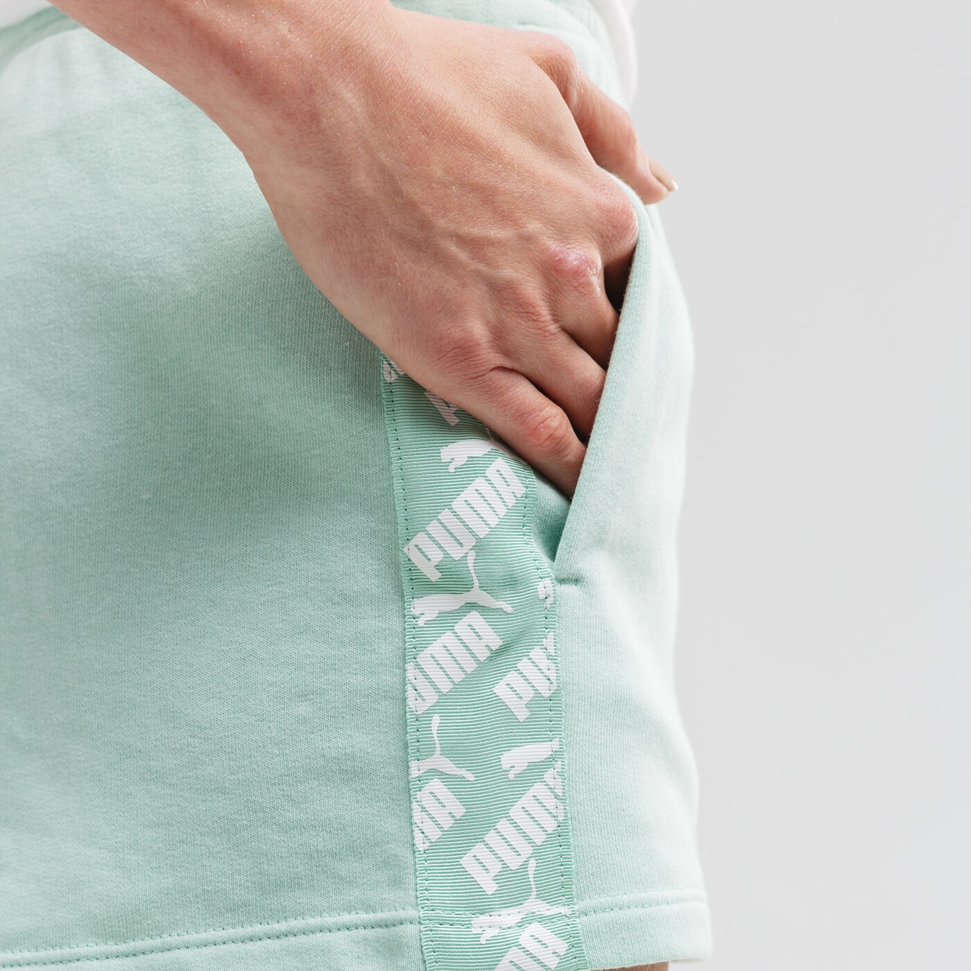 Spodenki damskie PUMA SZORTY AMPLIFIED 2" TR 582548 32 kolor zielony