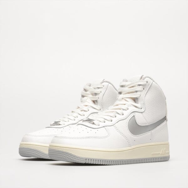Buty sportowe damskie NIKE W AF1 SCULPT dc3590-101 kolor biały