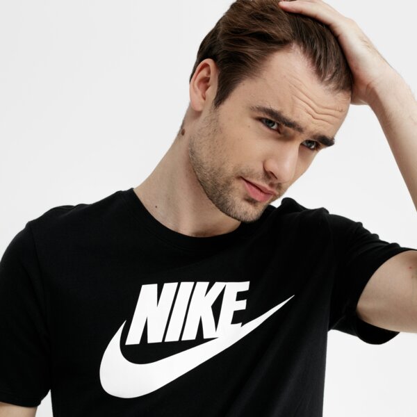Koszulka męska NIKE T-SHIRT SS M NSW TEE ICON FUTURA 696707-015 kolor czarny