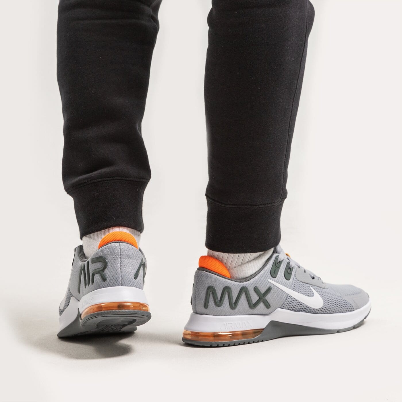 Buty treningowe męskie NIKE AIR MAX ALPHA TRAINER 4 cw3396-007 kolor multicolor