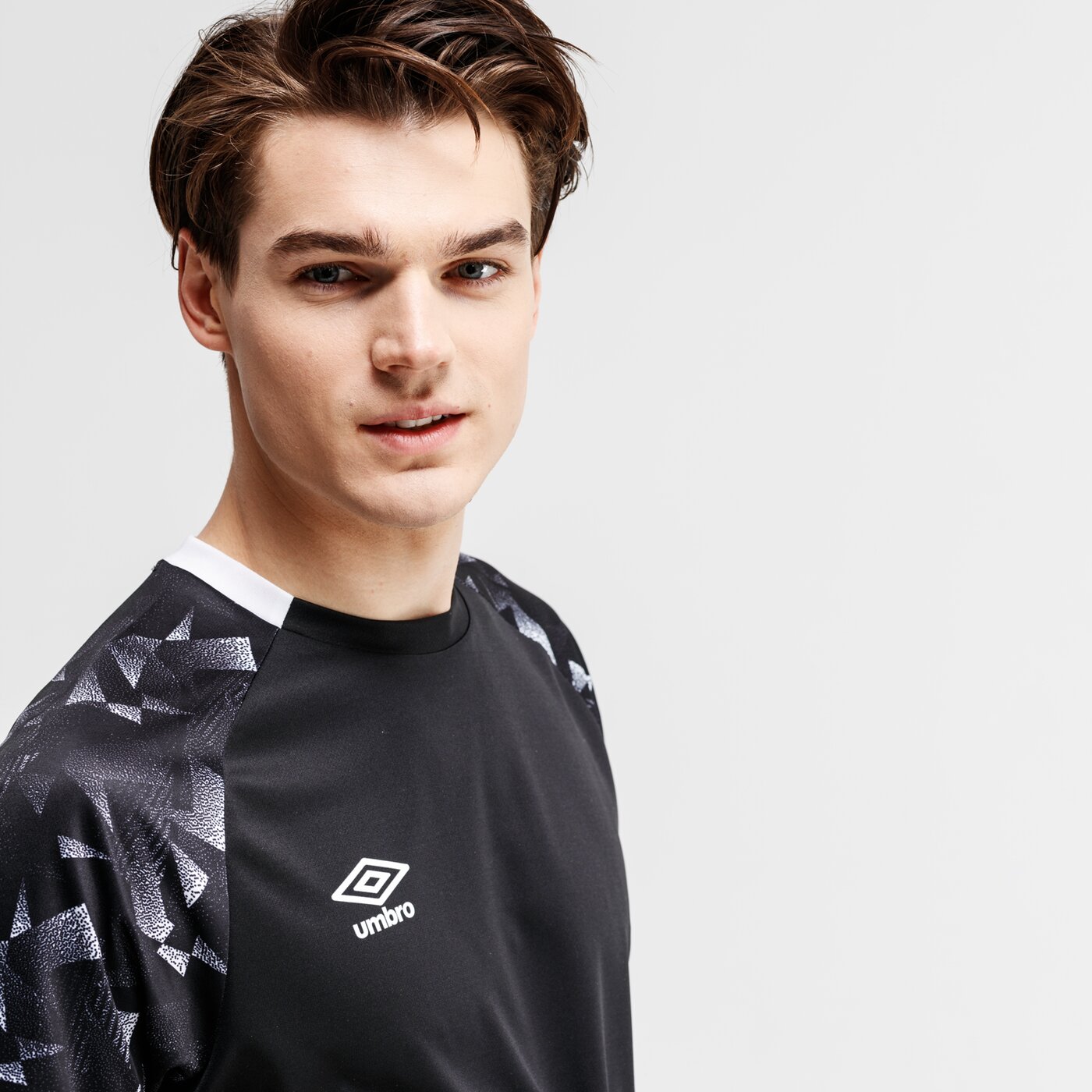 Koszulka męska UMBRO T-SHIRT SS FRAGMENT JERSEY 65274u-090 kolor czarny