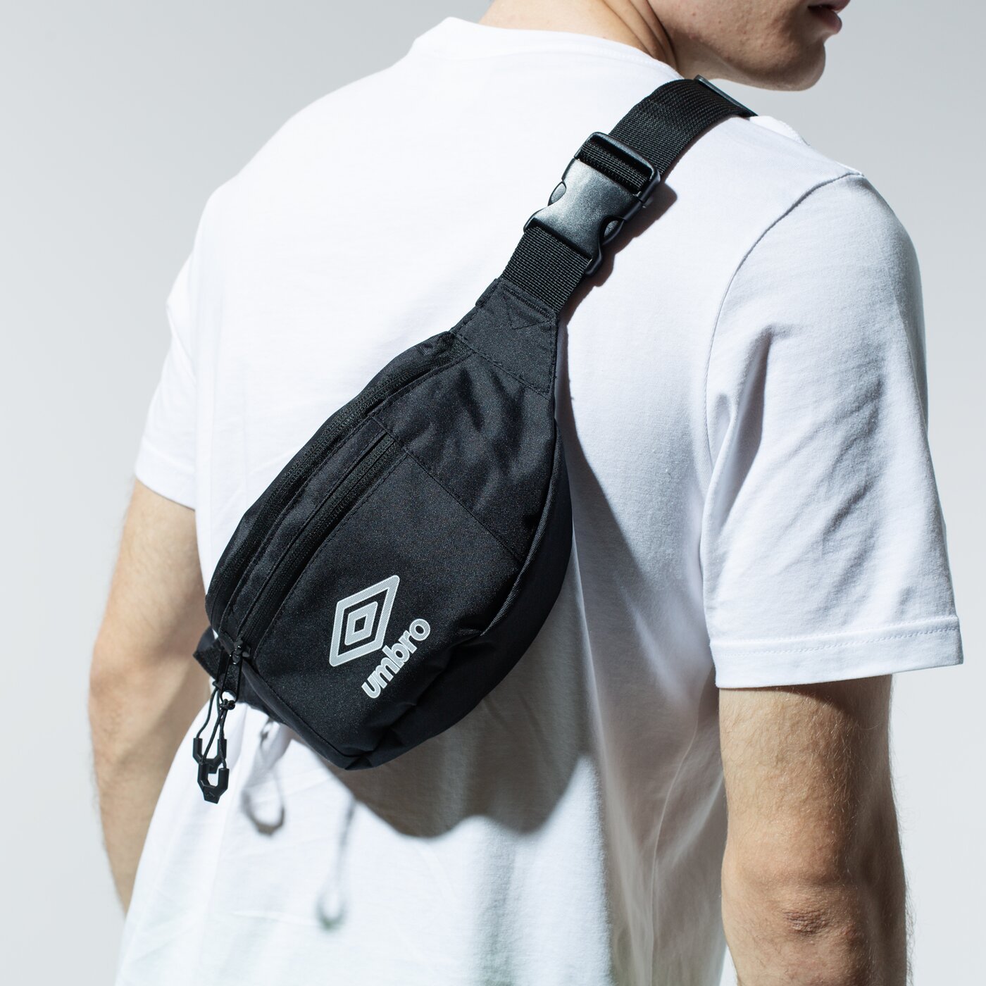 Nerka (saszetka na pas) damska sportowa UMBRO NERKA ABREA ul120nem31001 kolor czarny