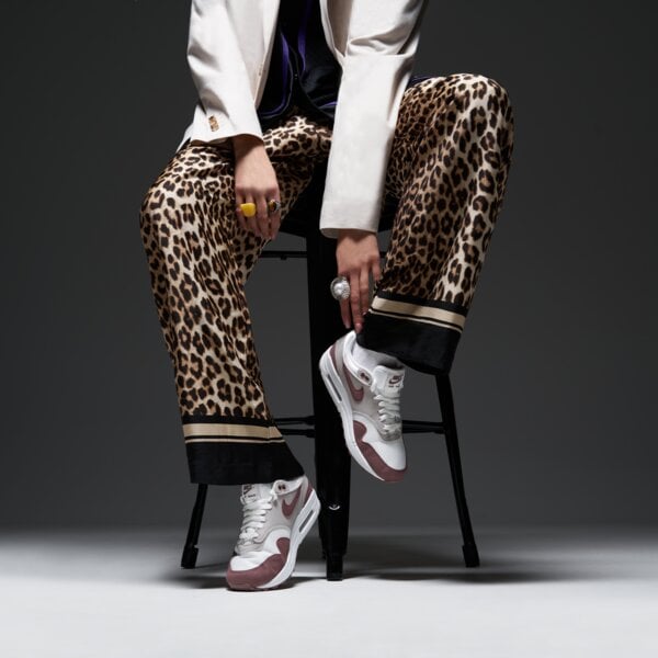 Buty sportowe damskie NIKE AIR MAX 1  dz2628-104 kolor kremowy