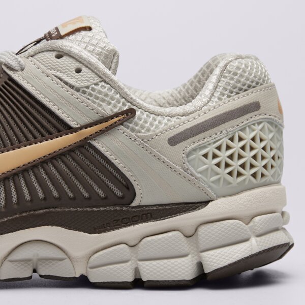 Buty sportowe damskie NIKE W ZOOM VOMERO 5 JD hm9657-001 kolor beżowy
