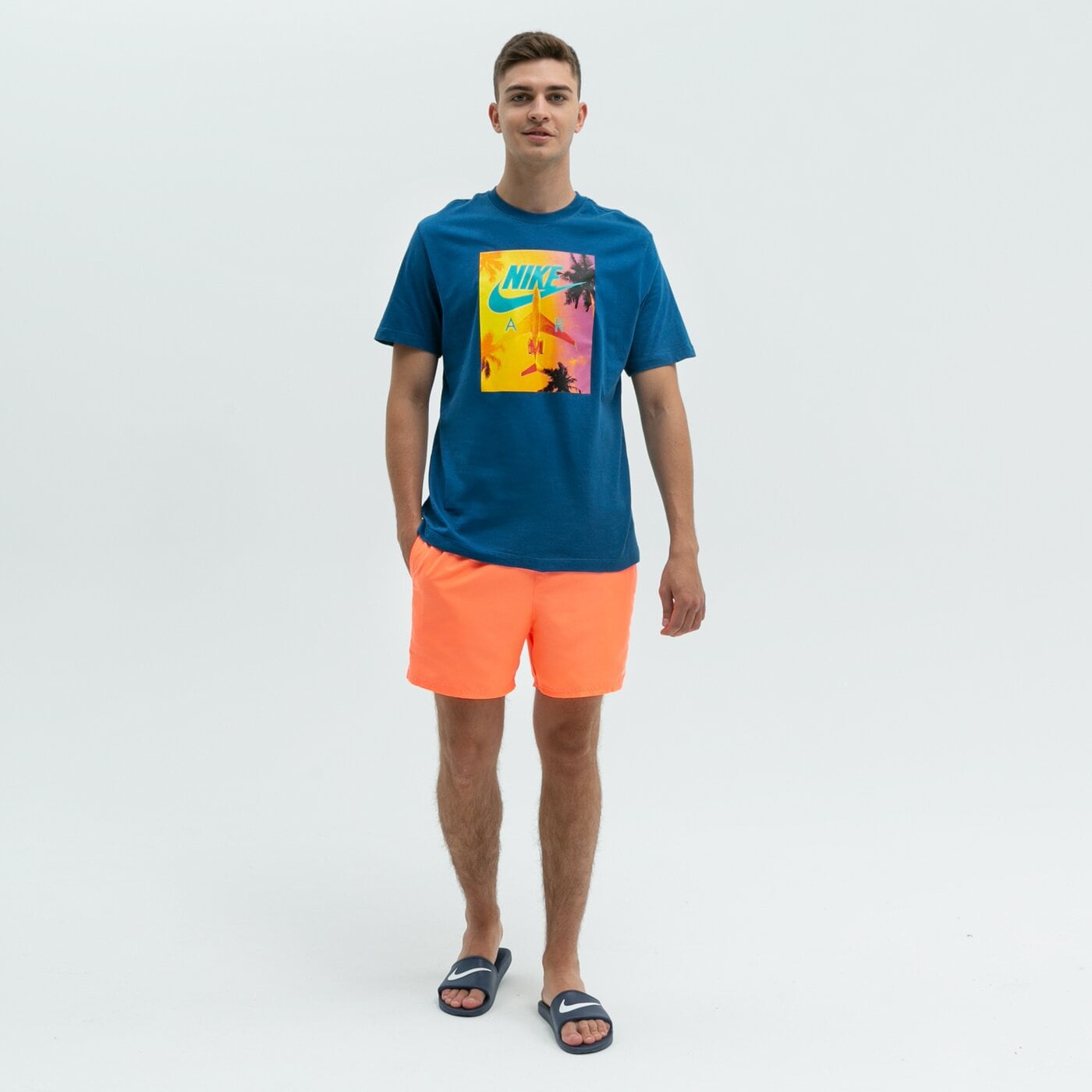 Koszulka męska NIKE T-SHIRT SS M NSW SWOOSH BY AIR PHOTO dj1407-476 kolor niebieski