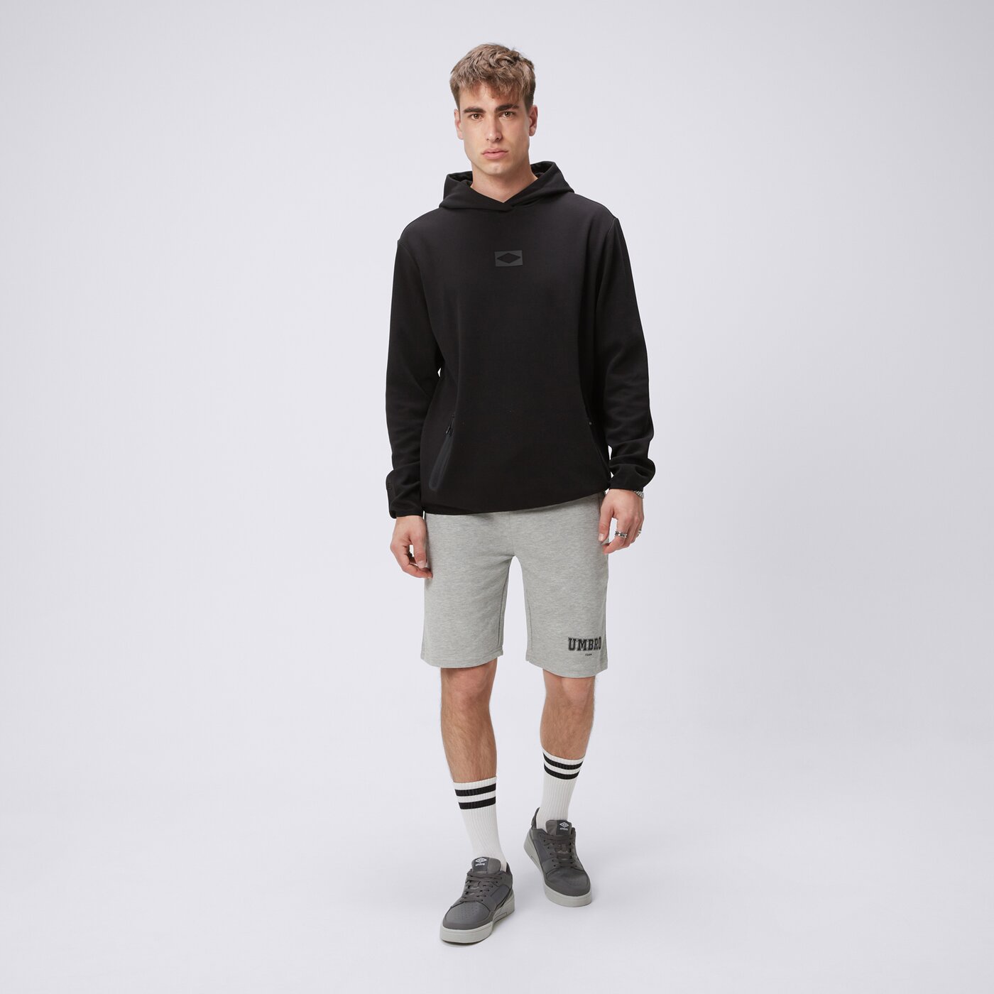 Bluza męska UMBRO BLUZA Z KAPTUREM ESS TECH ul125blm05001 kolor czarny