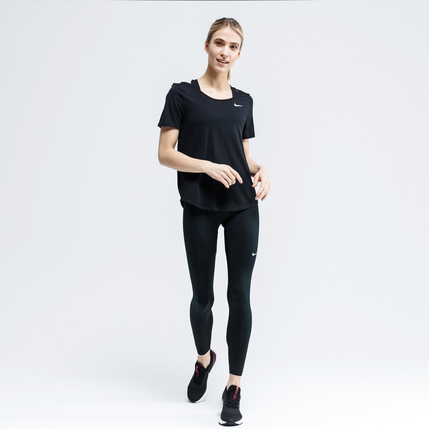 Koszulka damska NIKE T-SHIRT W NK SS RUNWAY cj1986-010 kolor czarny