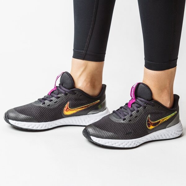 Buty do biegania dla dzieci NIKE REVOLUTION 5 cw3263-001 kolor czarny