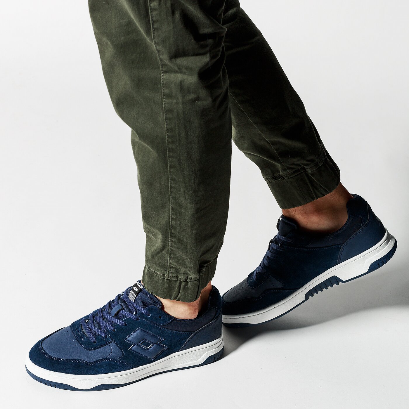 Buty sportowe męskie LOTTO TRACER NU t7253 kolor granatowy