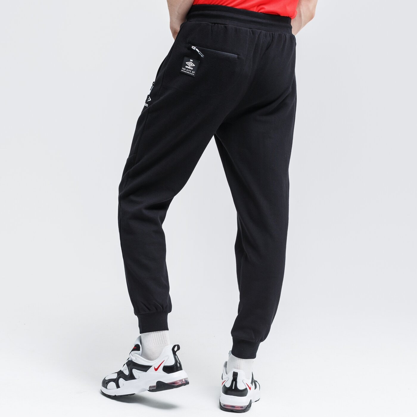 Spodnie dresowe męskie UMBRO SPODNIE ANDY ul320spm06001 kolor czarny