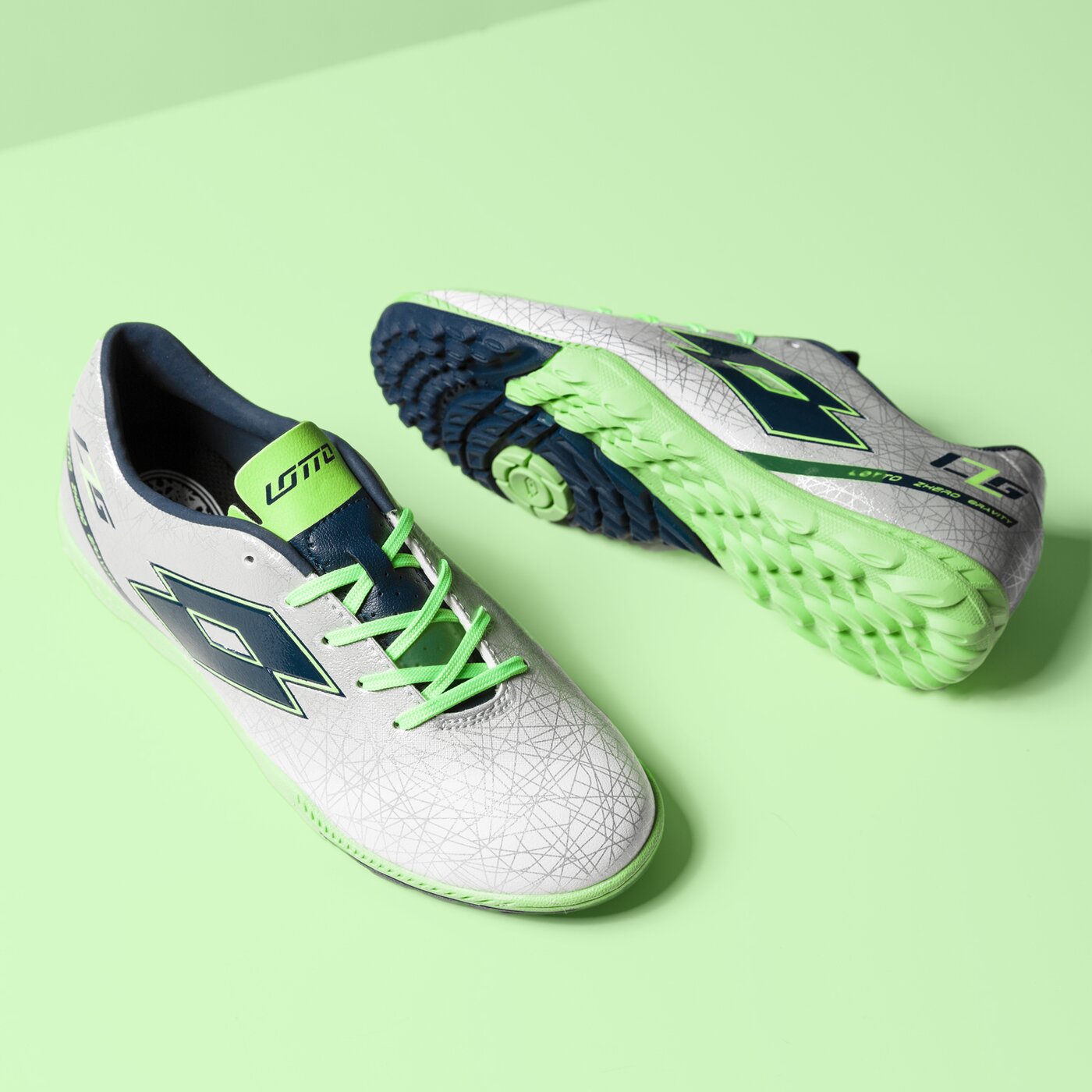 Buty piłkarskie dla dzieci LOTTO LZG VIII 700 TF JR s7192 kolor srebrny