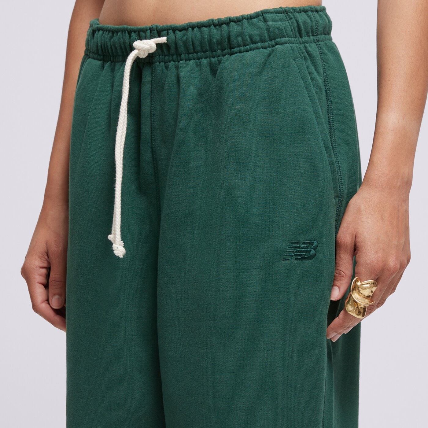 Spodnie dresowe damskie NEW BALANCE SPODNIE ATHLETICS FRENCH TERRY JOGGER wp41513nwg kolor zielony