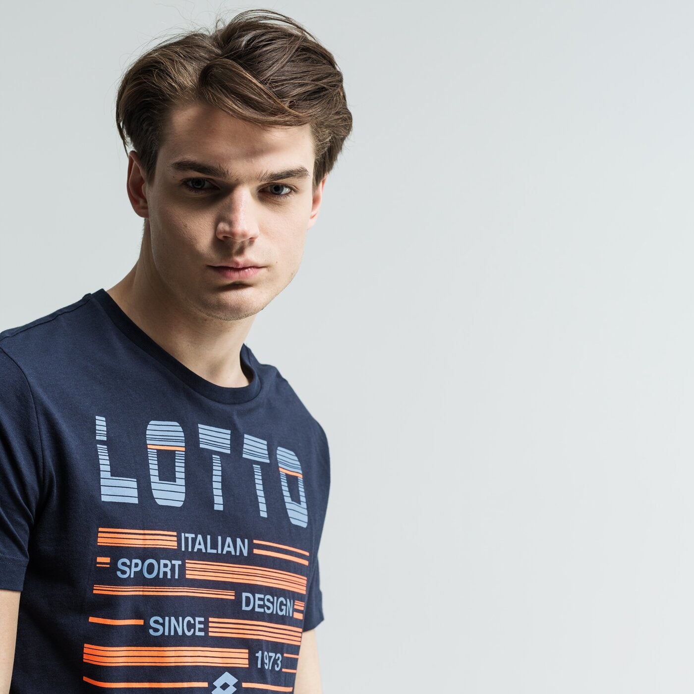 Koszulka męska LOTTO T-SHIRT SS L73 V LOGO PLUS JS 210980-1ci kolor granatowy