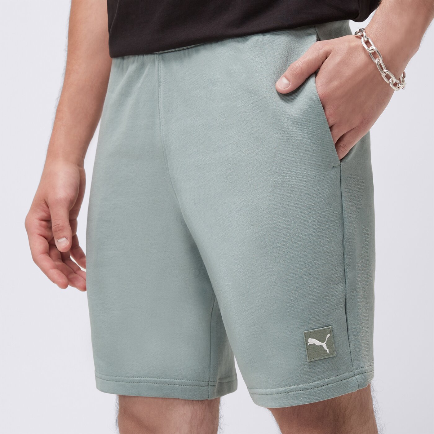 Spodenki męskie PUMA SZORTY ESS ELEVATED FT 68473030 kolor zielony