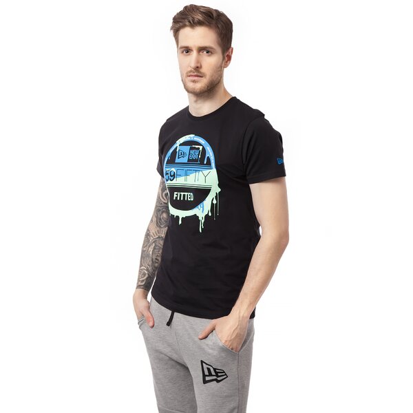 Koszulka męska NEW ERA T-SHIRT VISOR STICKY 11136456 kolor czarny