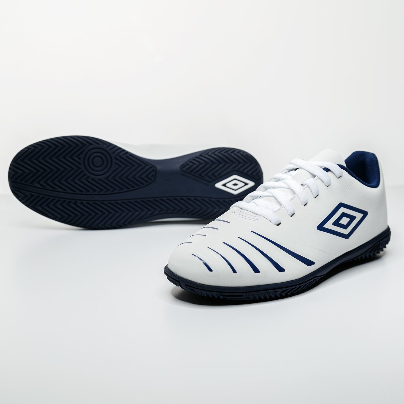 Buty piłkarskie dla dzieci UMBRO UX ACCURO III LEAGUE IC - JNR 81549u-jc6 kolor biały