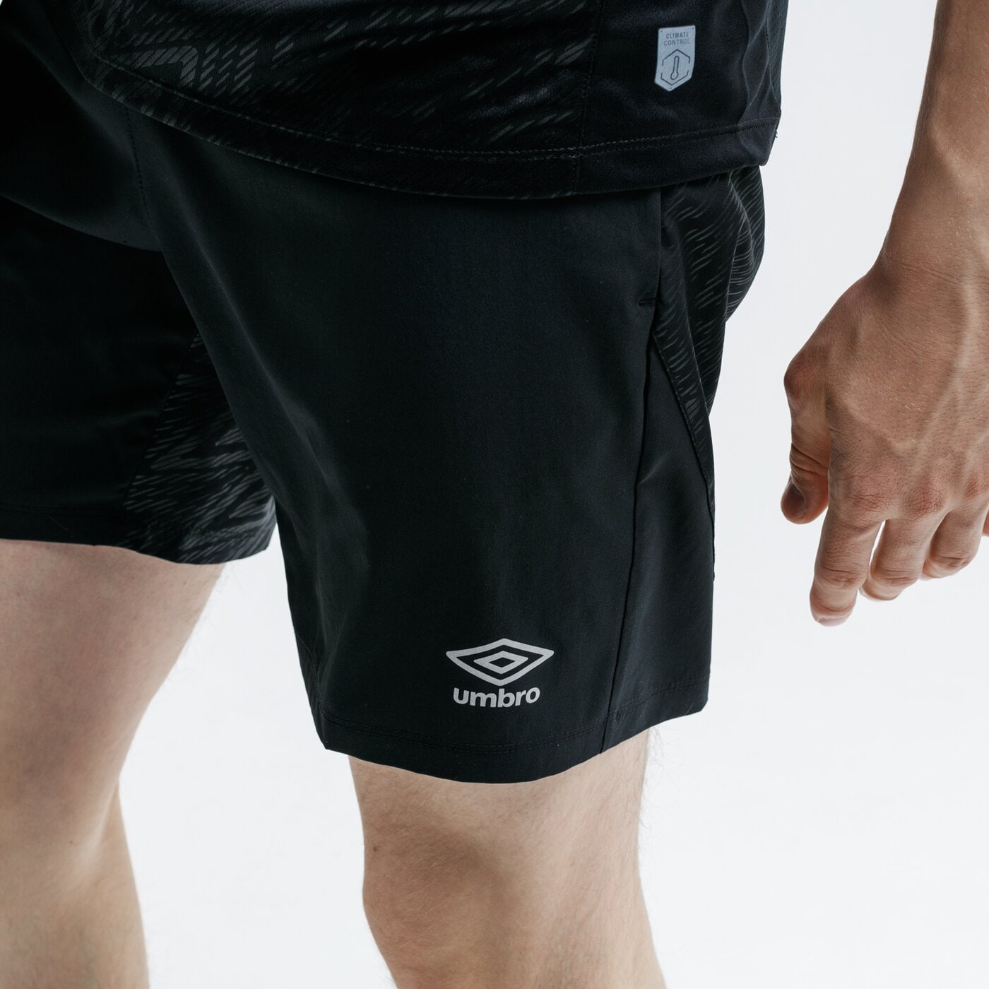 Spodenki męskie UMBRO SZORTY TRAINING WOVEN SHORT 65490u-060 kolor czarny