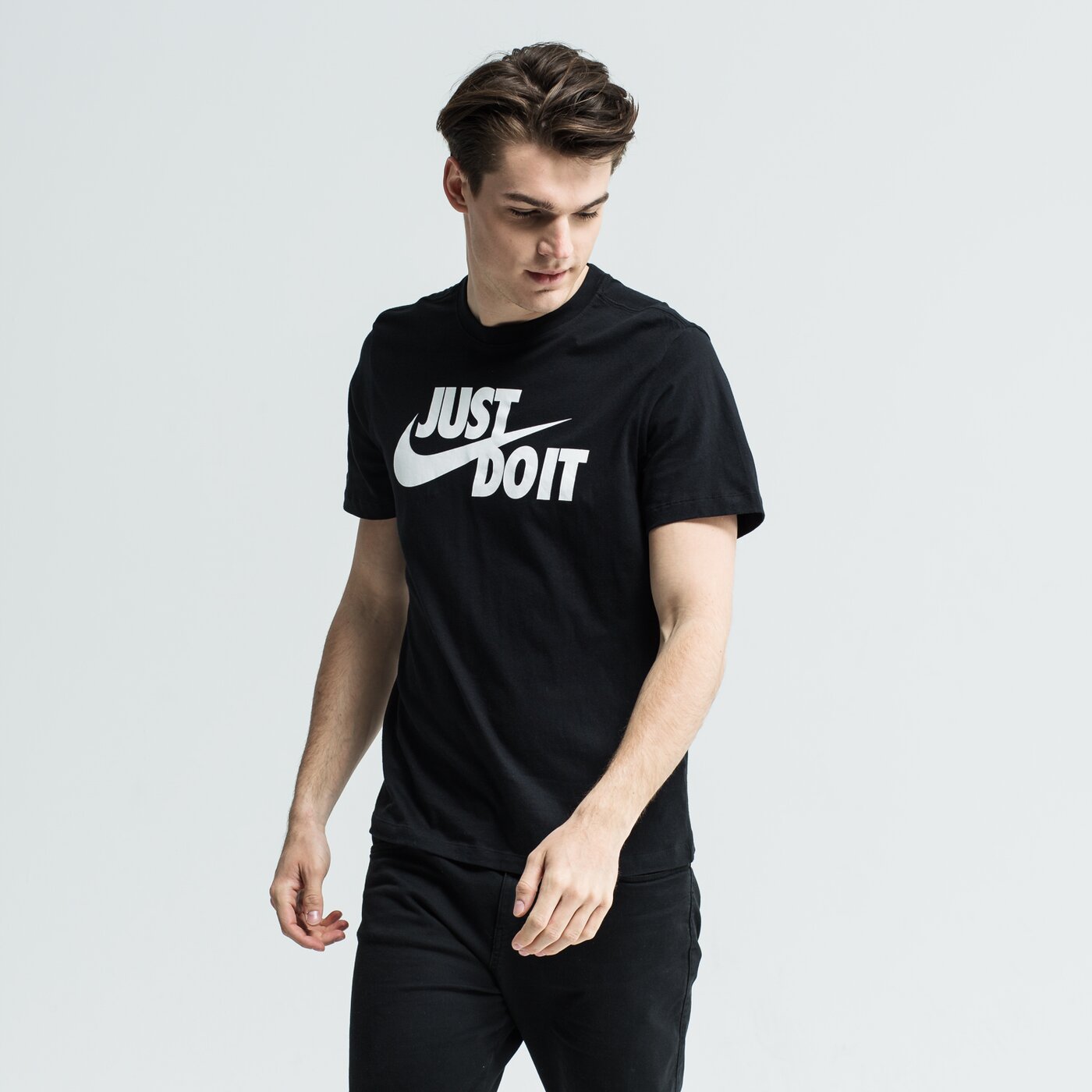Koszulka męska NIKE T-SHIRT SS M NSW TEE JUST DO IT SWOOSH ar5006-011 kolor czarny