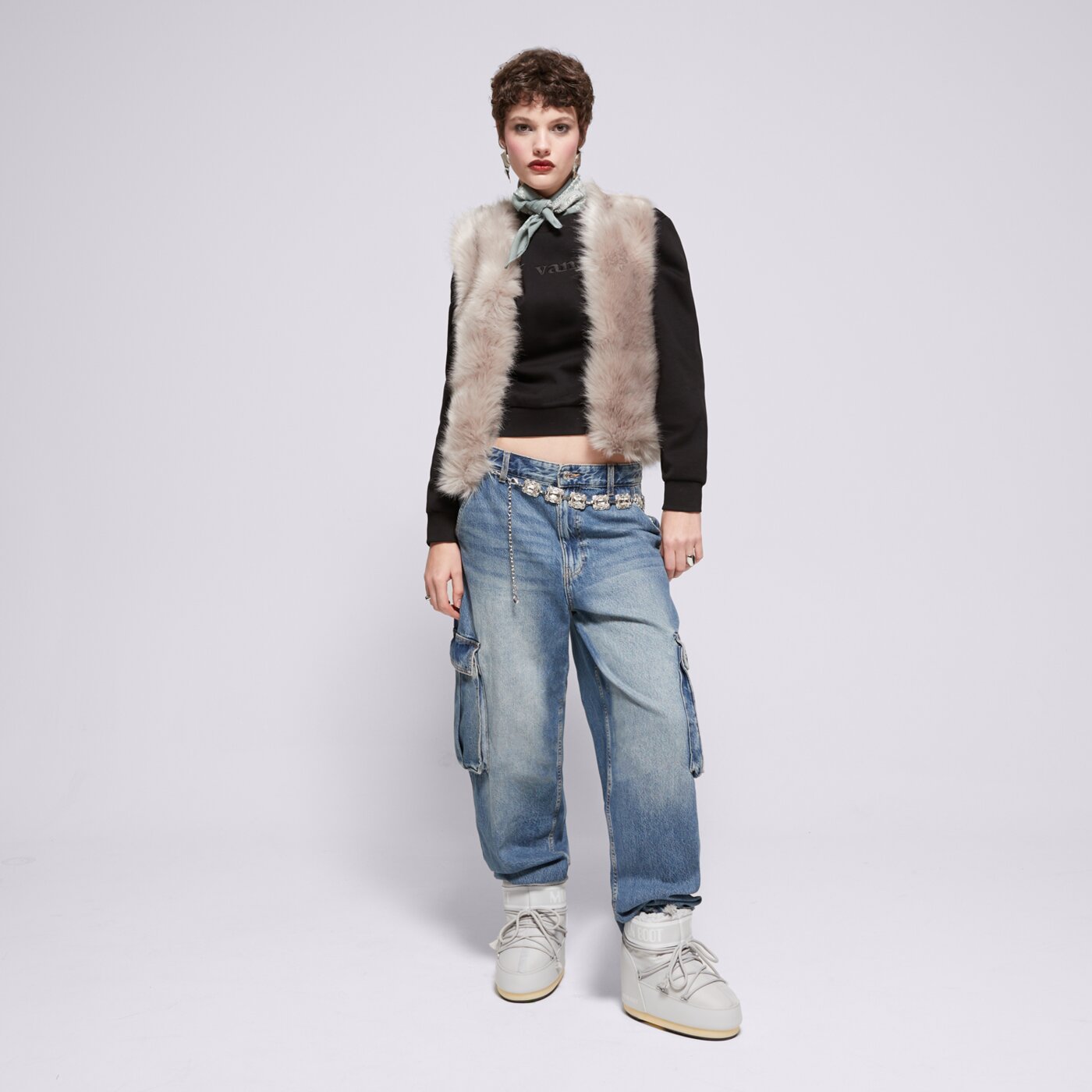 Bluza damska VANS BLUZA W ESSENTIAL FT RLX CREW vn000jf5blk kolor czarny