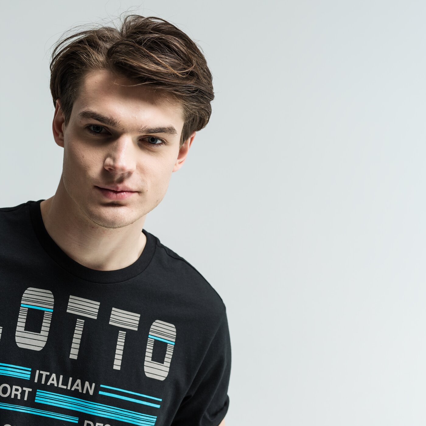 Koszulka męska LOTTO T-SHIRT SS L73 V LOGO PLUS JS 210980-1cl kolor czarny