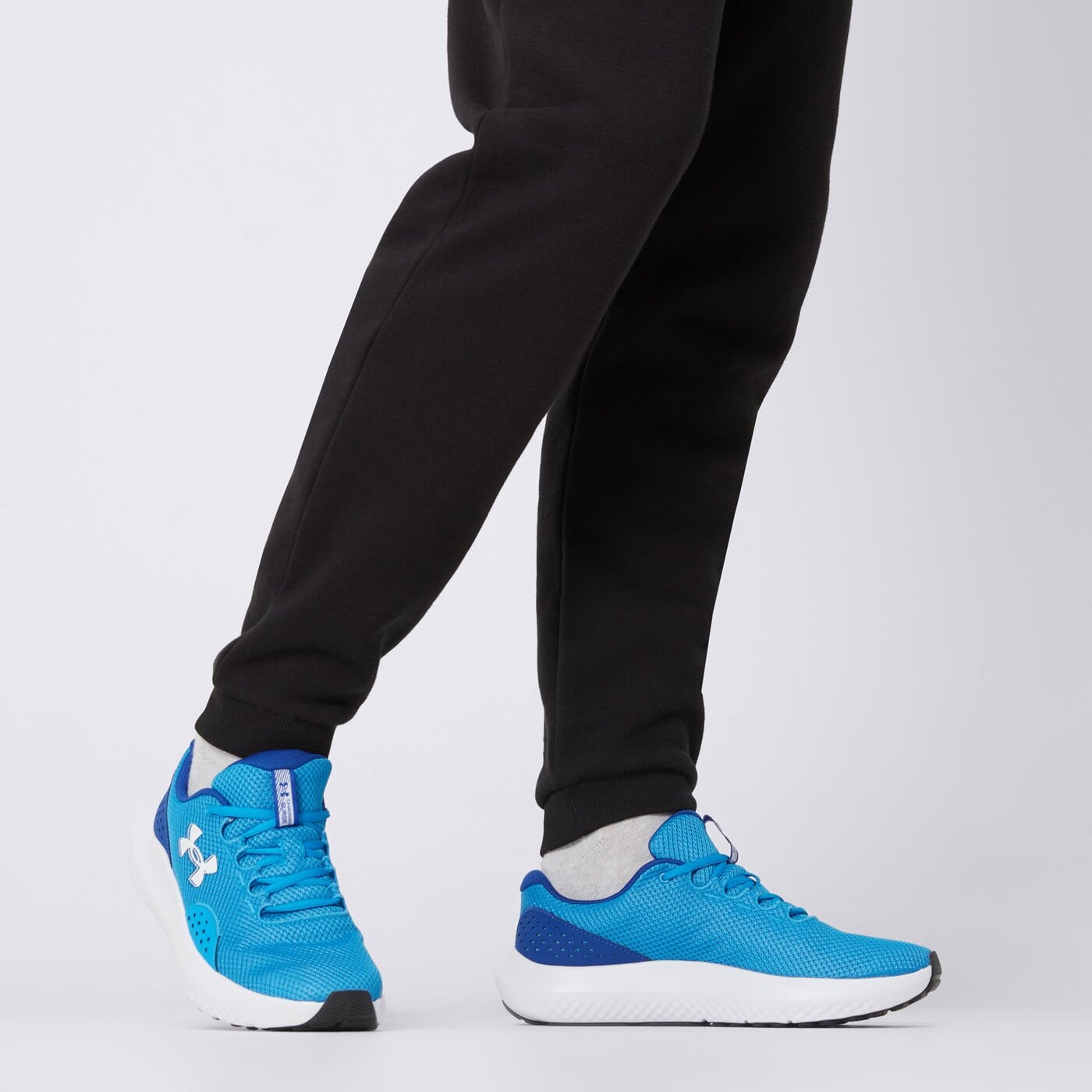 Buty do biegania męskie UNDER ARMOUR CHARGED SURGE 4 3027000428 kolor niebieski