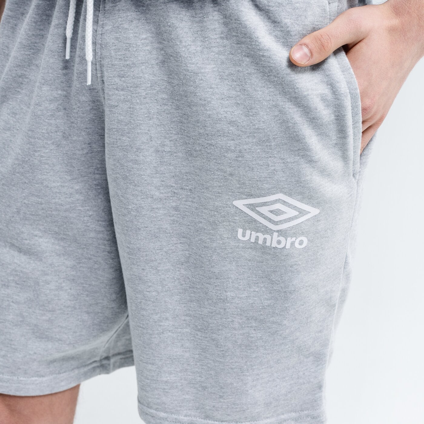 Spodenki męskie UMBRO SZORTY KNEE LENGTH FLEECE 65753u-263 kolor szary