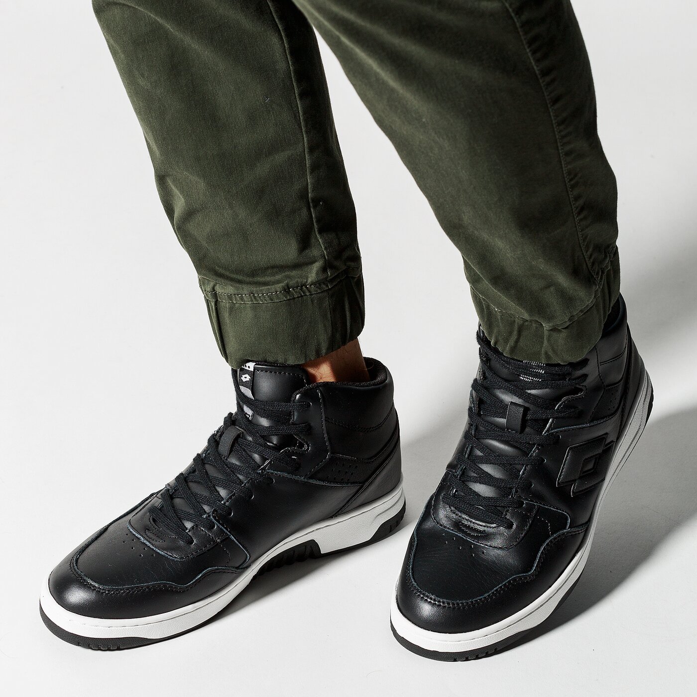 Buty sportowe męskie LOTTO TRACER MID t6497 kolor czarny