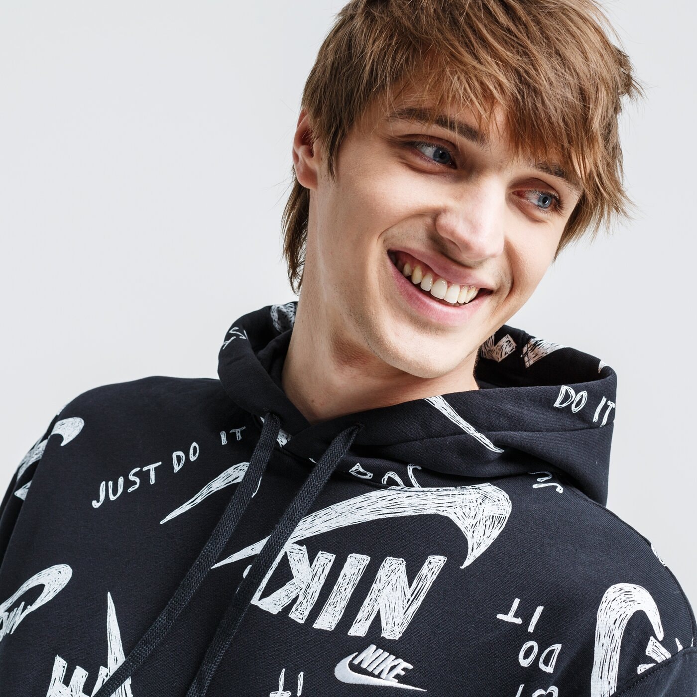 Bluza męska NIKE BLUZA Z KAPTUREM CLUB PO BB AOP1 cu4341-010 kolor czarny