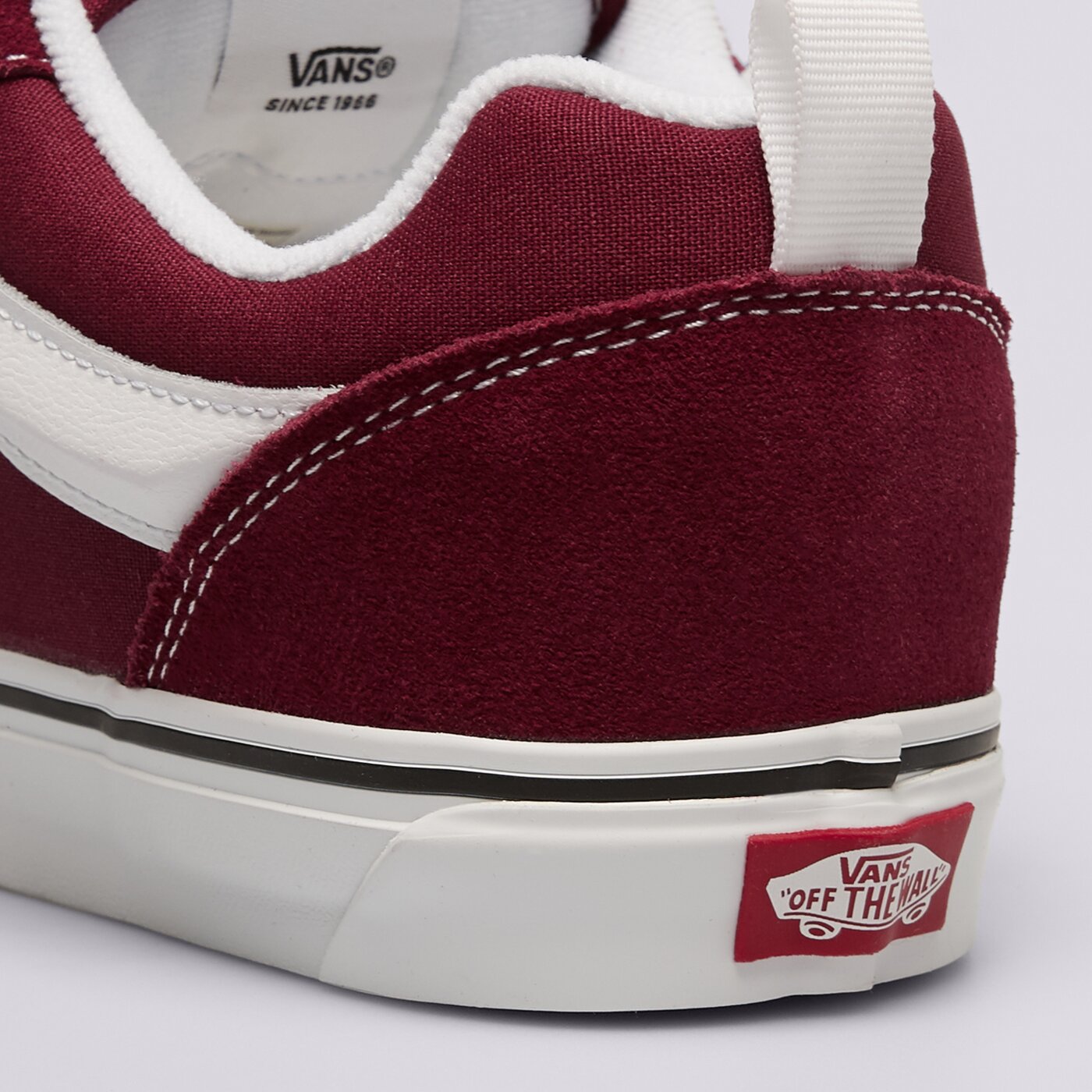 Buty sportowe męskie VANS KNU SKOOL  vn000d22zcf kolor bordowy