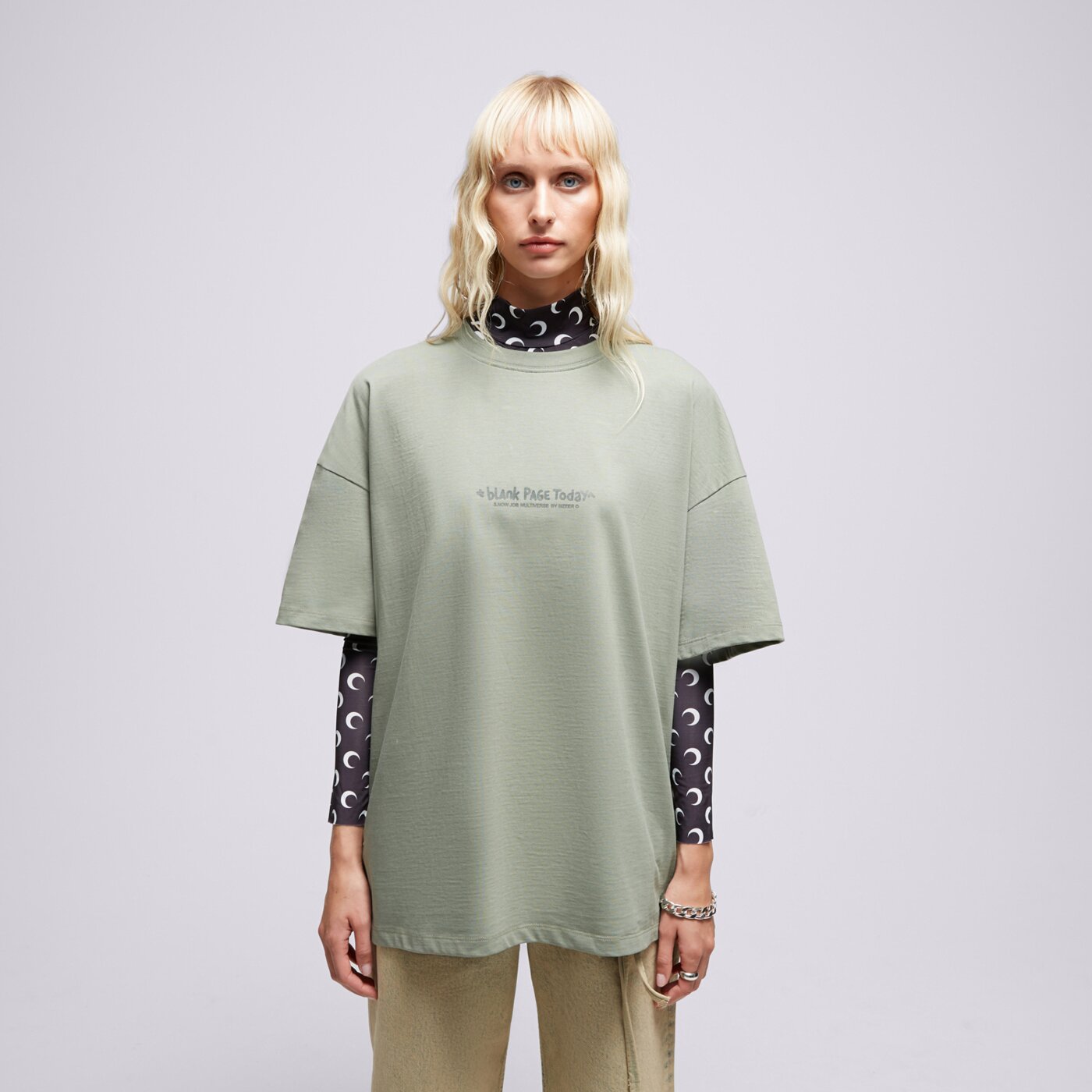 S.NOW JOB SIZEER T SHIRT “BLANK PAGE”-OLIVE si123tsu50003 kolor zielony