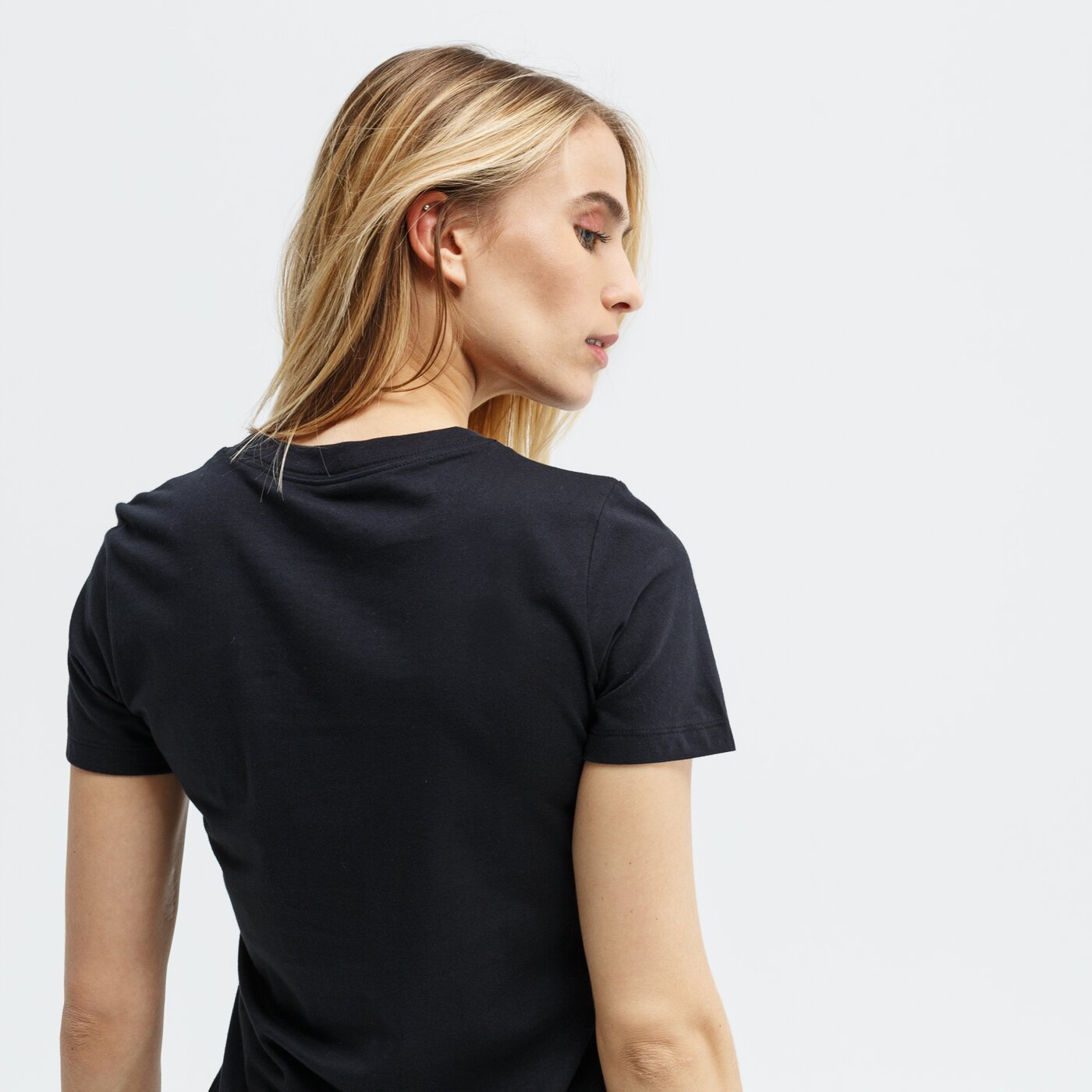 Koszulka damska NIKE T-SHIRT SS W NSW SPORT CHARM cj7913-010 kolor czarny