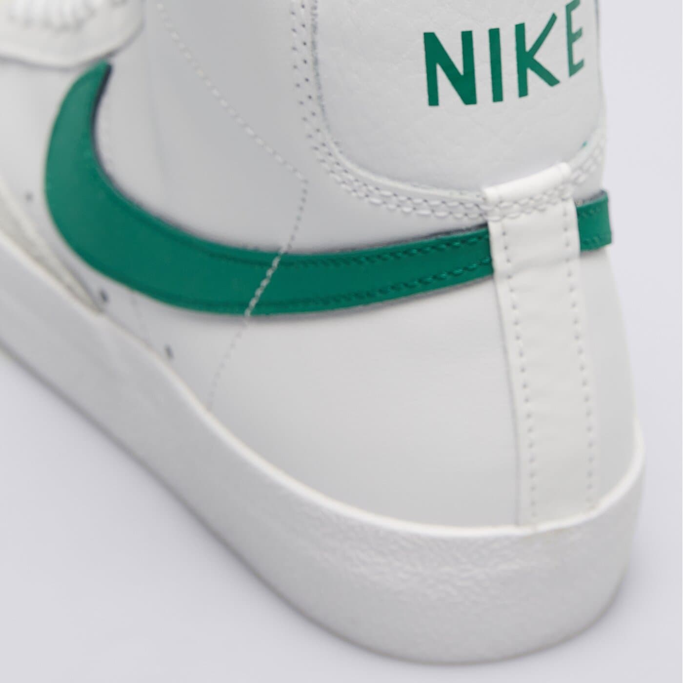 Buty sportowe damskie NIKE BLAZER MID '77  cz1055-119 kolor biały