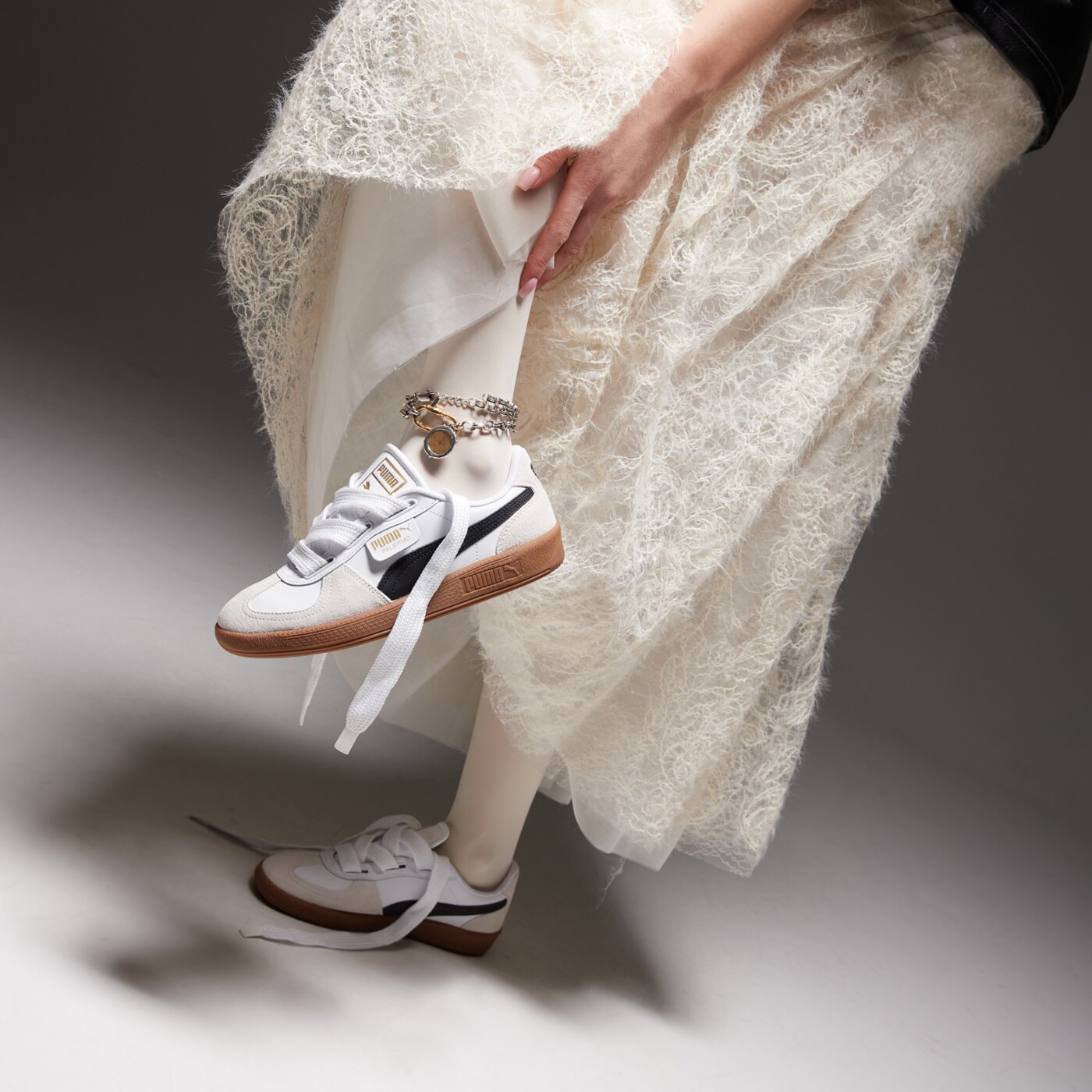 Buty sportowe damskie PUMA PALERMO WIDE LACE  40210901 kolor biały