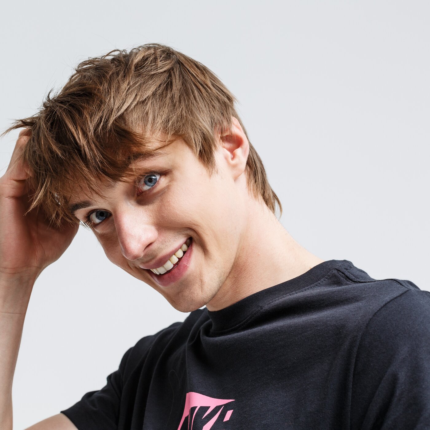 Koszulka męska NIKE T-SHIRT NSW SS MLTI COLOR NIKE cw0474-010 kolor czarny