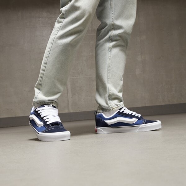 Buty sportowe męskie VANS KNU SKOOL  vn0009qcnwd1 kolor niebieski