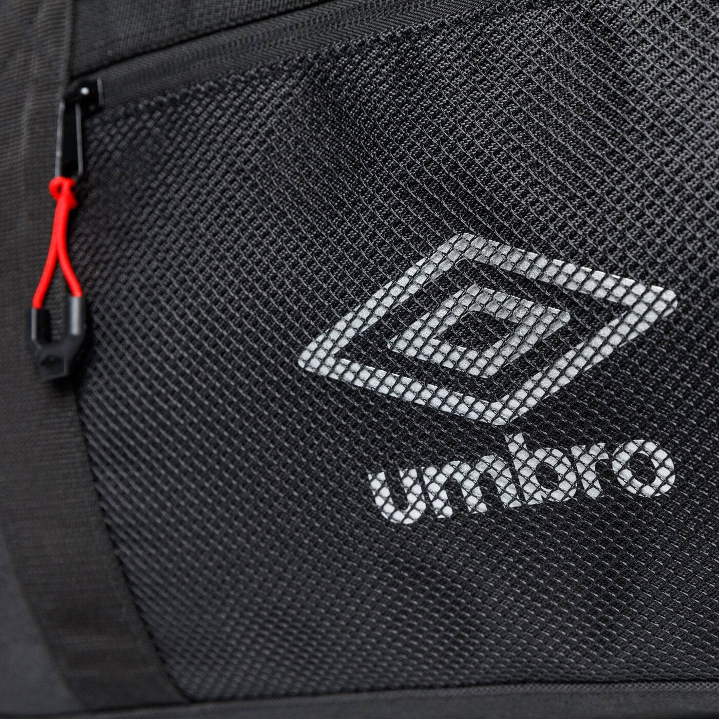 Torba sportowa damska UMBRO TORBA EXETER M ul321tom06001 kolor czarny