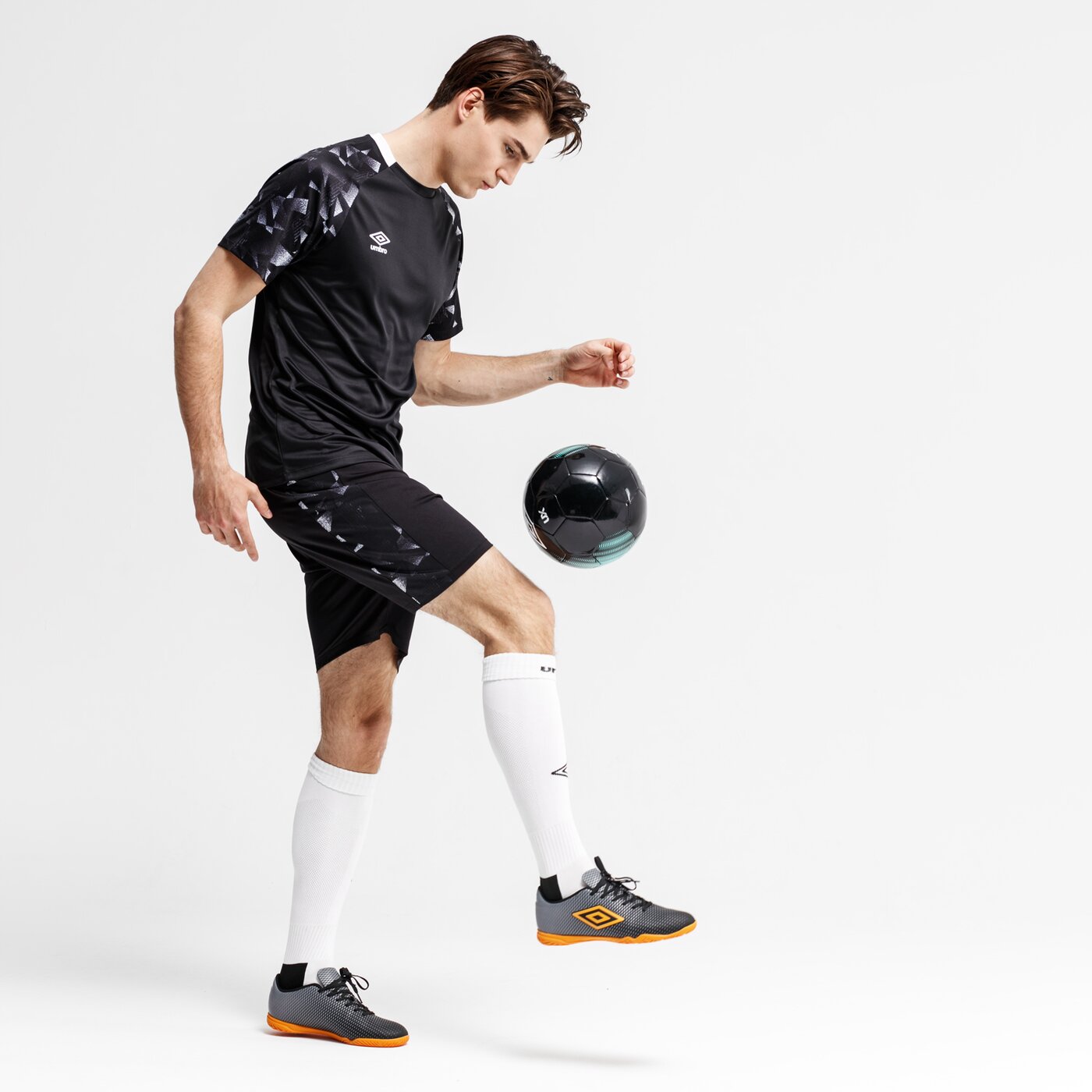 Spodenki męskie UMBRO SZORTY FRAGMENT 65279u-090 kolor czarny