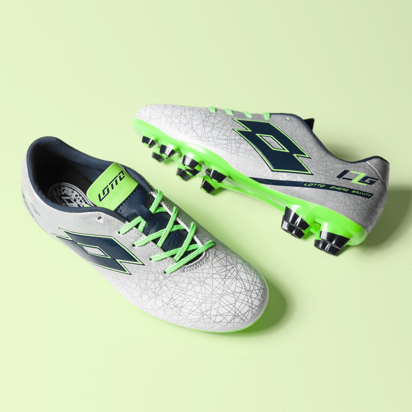 Buty piłkarskie dla dzieci LOTTO LZG VIII 700 FGT JR s7162 kolor srebrny
