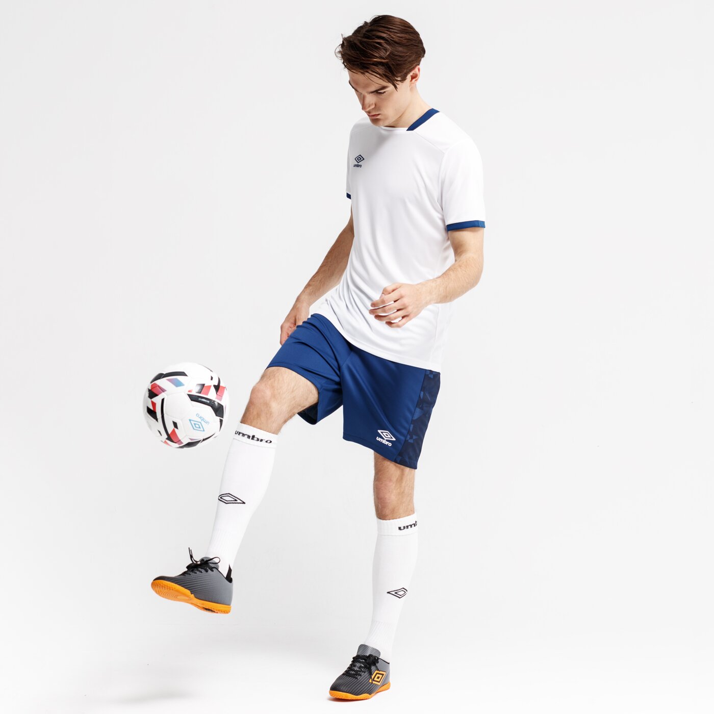 Koszulka męska UMBRO T-SHIRT SS CAPITAL JERSEY 64842u-ev3 kolor biały