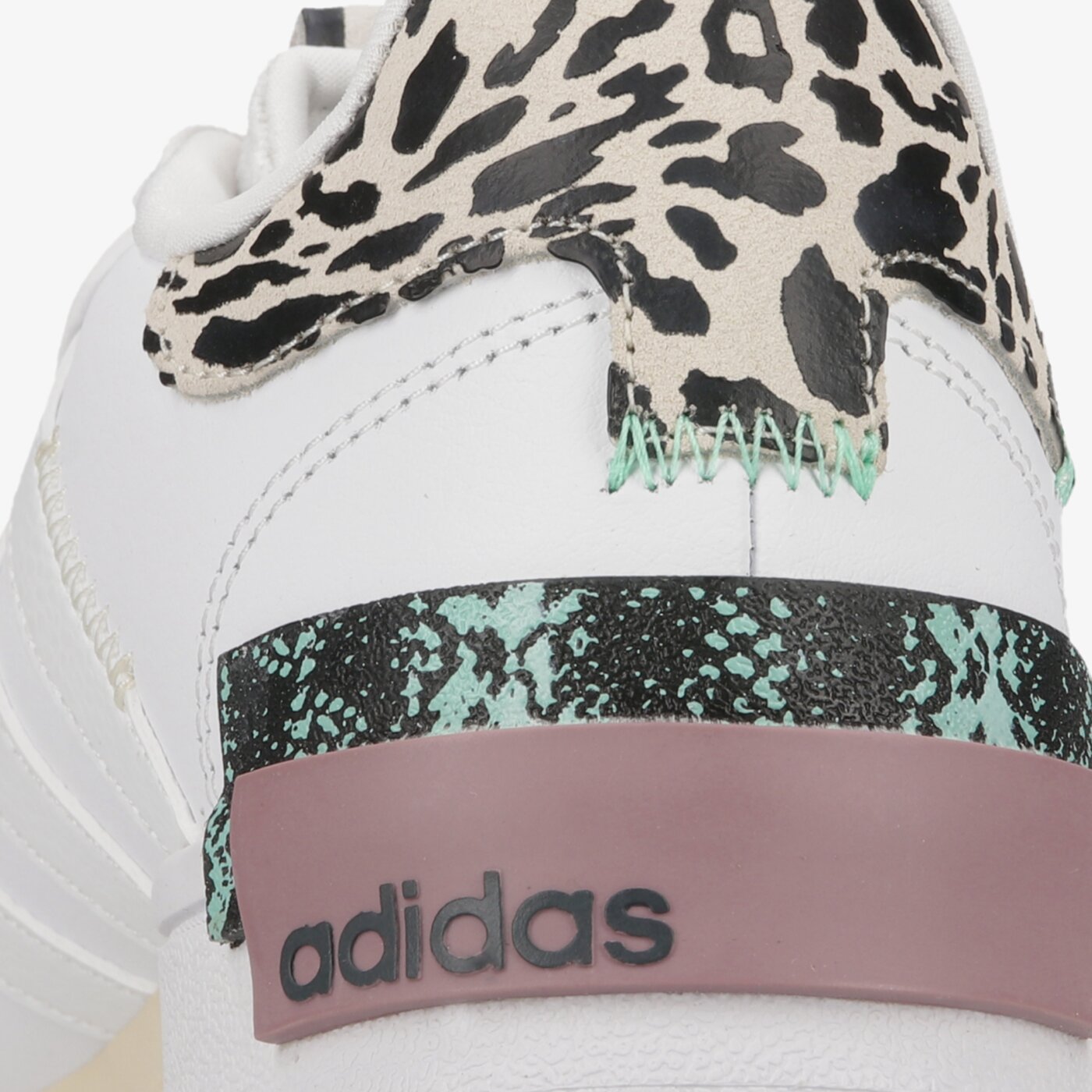 Buty sportowe damskie ADIDAS POSTMOVE SE gy6123 kolor biały