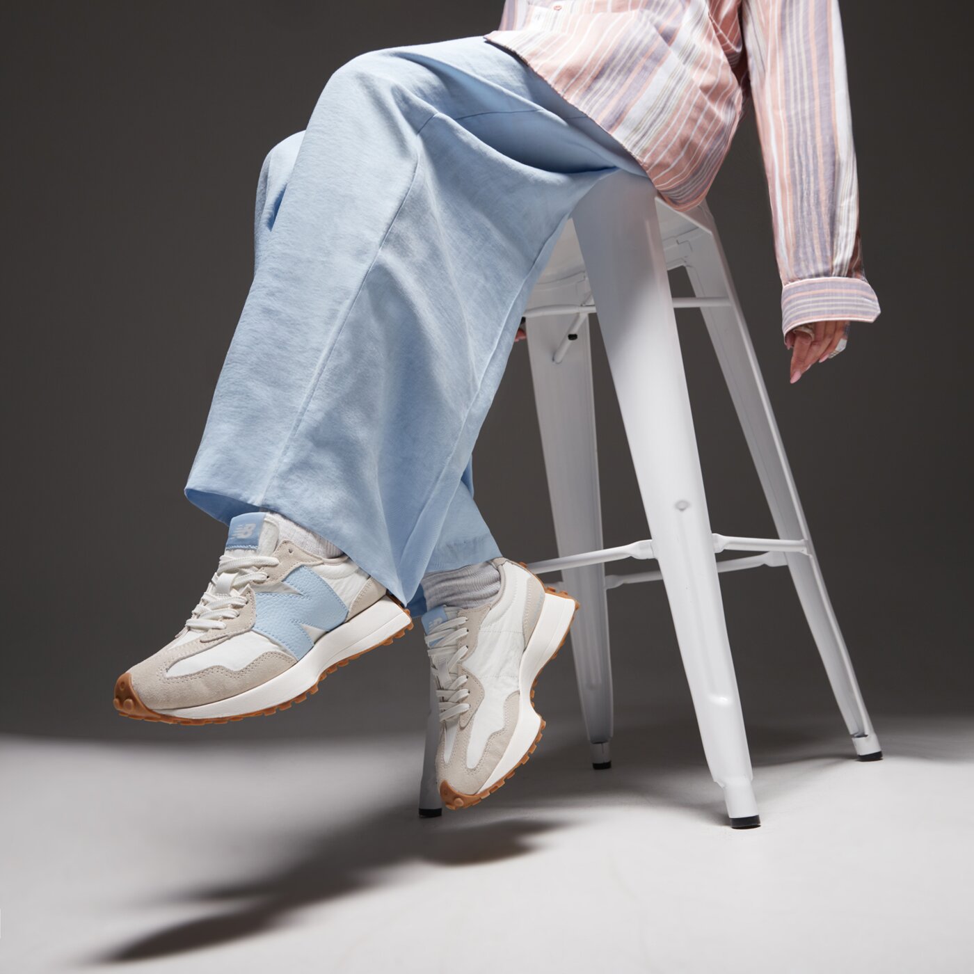 Buty sportowe damskie NEW BALANCE 327  ws327fta kolor beżowy