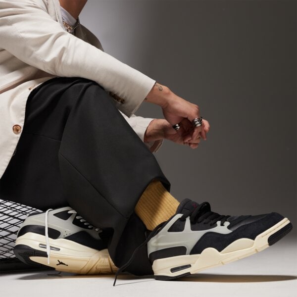 Buty sportowe męskie AIR JORDAN 4 RM fq7939-006 kolor czarny