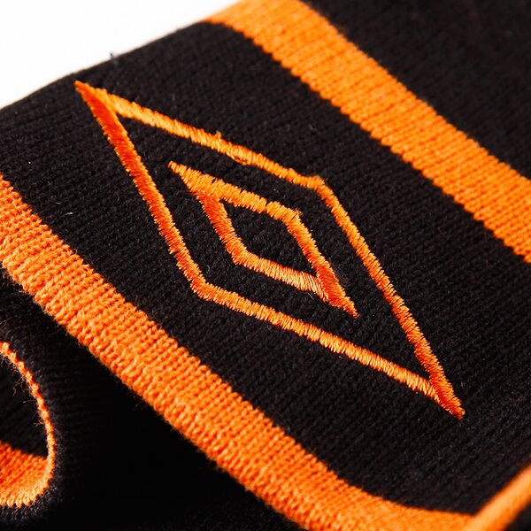 Czapka zimowa damska UMBRO CZAPKA STRIPE BEANIE BLACK-ORA ul33cau09 kolor czarny