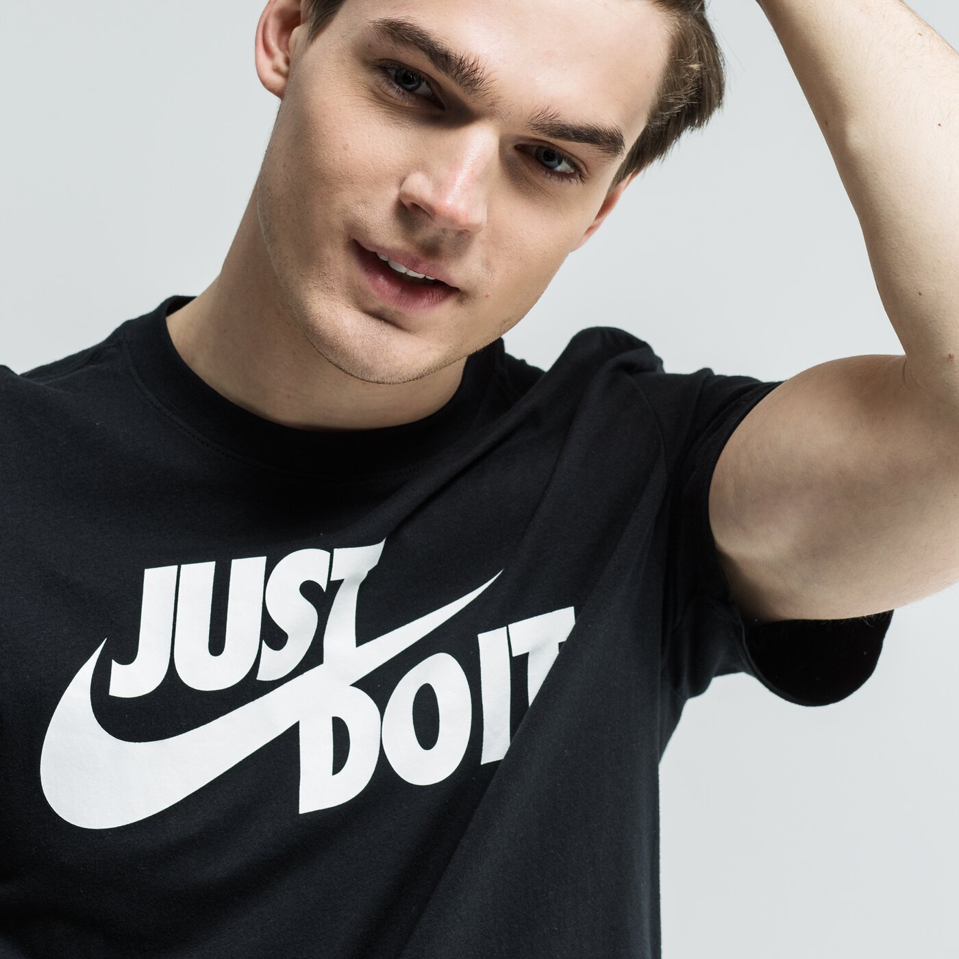 Koszulka męska NIKE T-SHIRT SS M NSW TEE JUST DO IT SWOOSH ar5006-011 kolor czarny